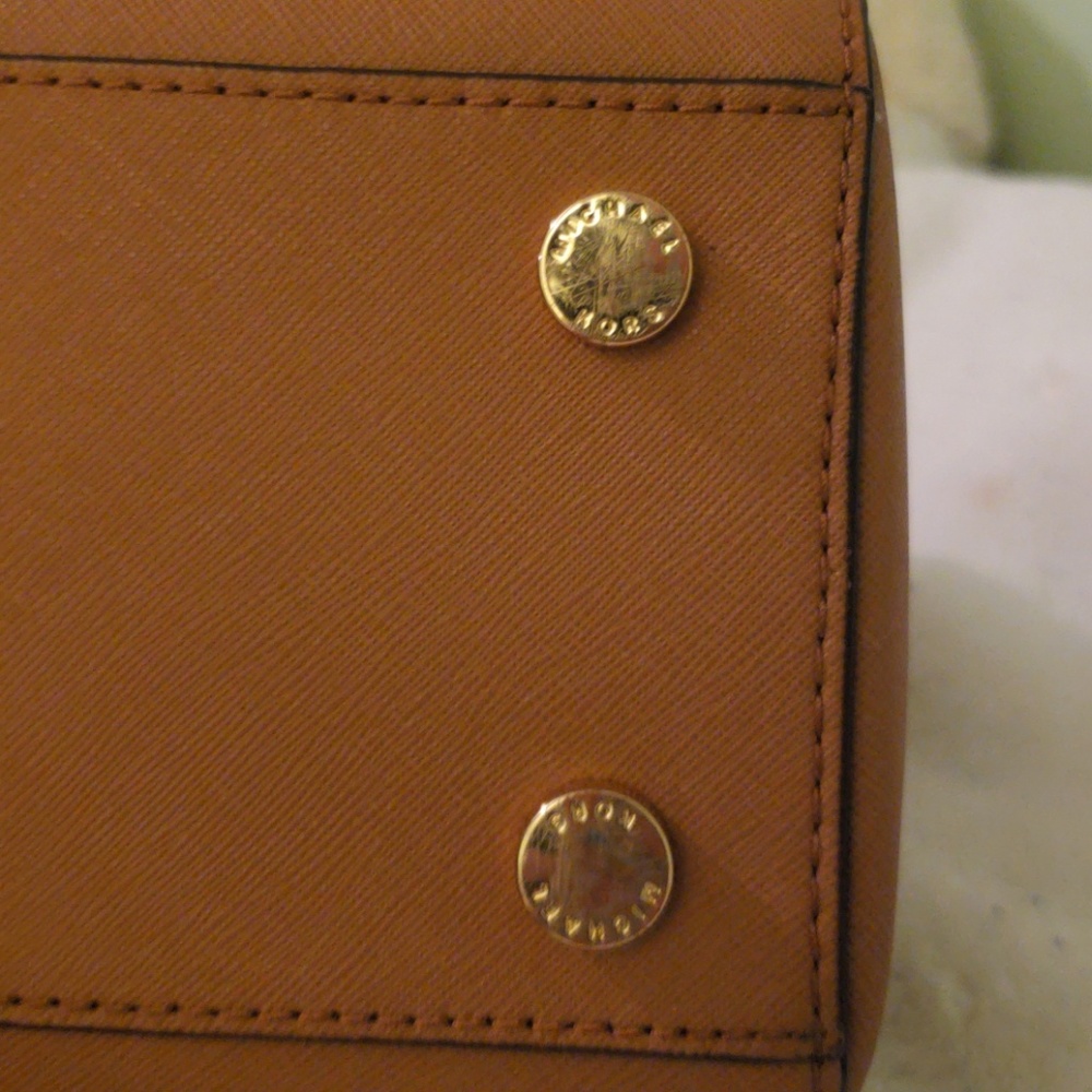 Michael Kors hand bag💁♀️💁♀️ - Picture 6 of 7